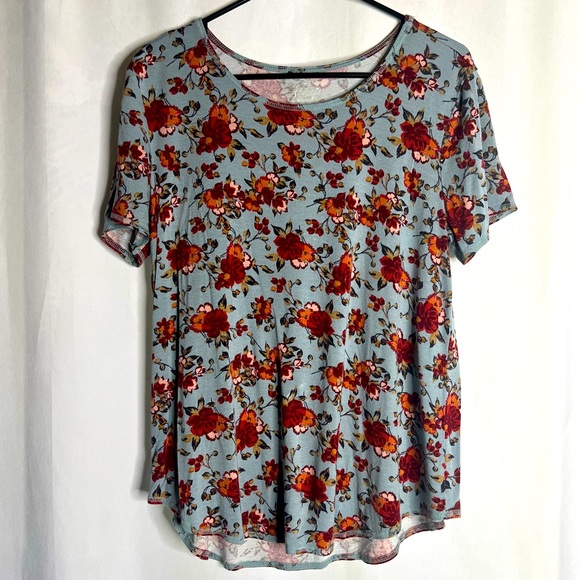 Maurices Tops - Maurice’s 24/7 Floral Crew Neck Swing Tee Women’s Size Large